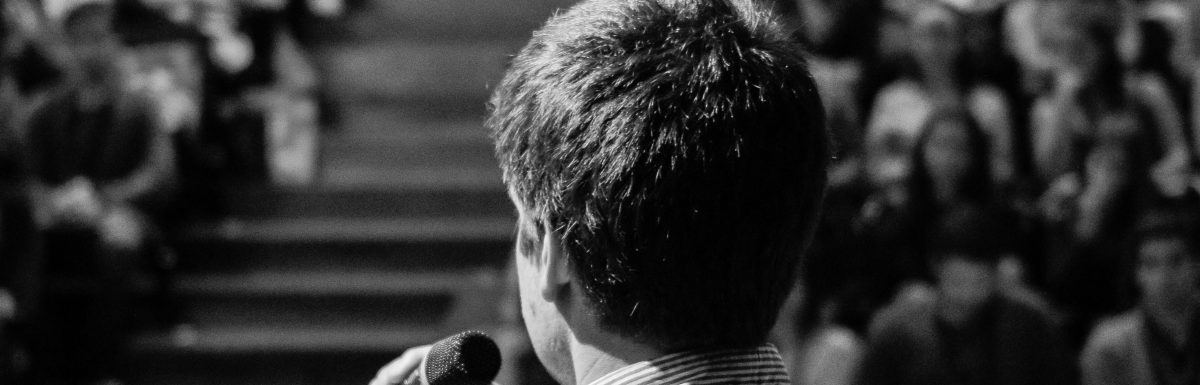 Φόβος ομιλίας σε κοινό: Πώς να ξεπεράσετε το άγχος της παρουσίασης